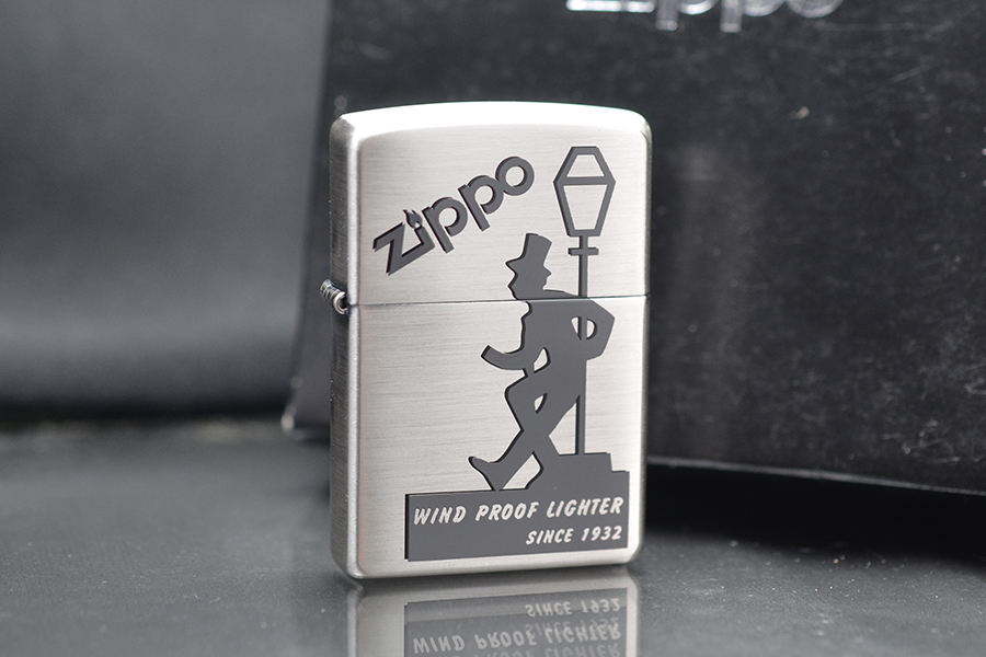 Set Zippo 2004 logo giới hạn