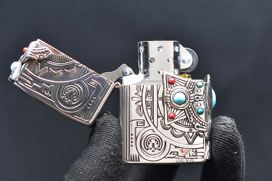 Zippo khắc Totem thổ dân Anh Điêng ốp Emblem mã não xanh ngọc