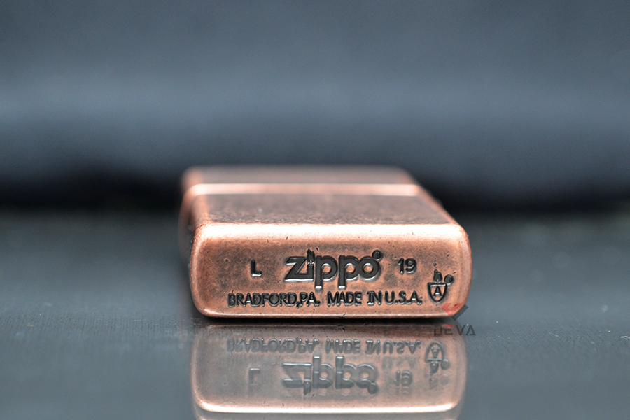 Zippo Armor Đồng Cổ Khắc Sâu Cây Thánh Giá