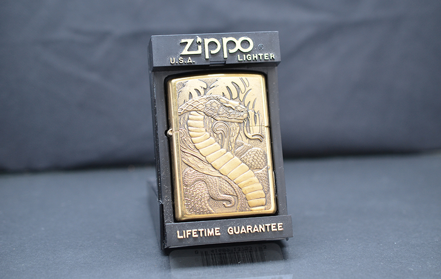 Zippo Emblem dán hình rắn 1997