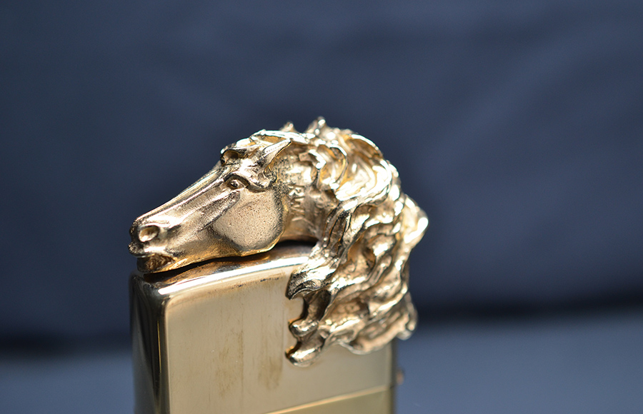 Zippo mạ vàng Emblem đầu ngựa 1988