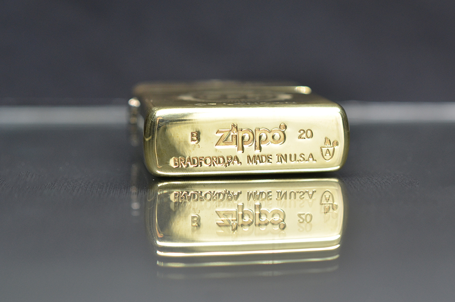 Zippo Armro khắc 555 vàng bóng