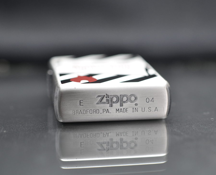 Set Zippo 2004 logo hãng