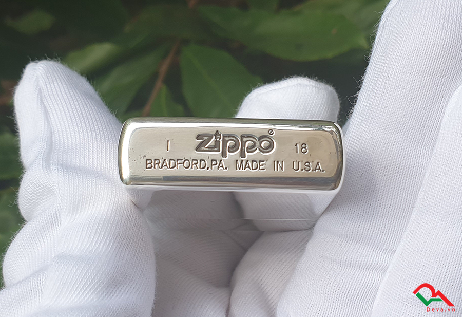 Zippo bạc khắc hình cá chép