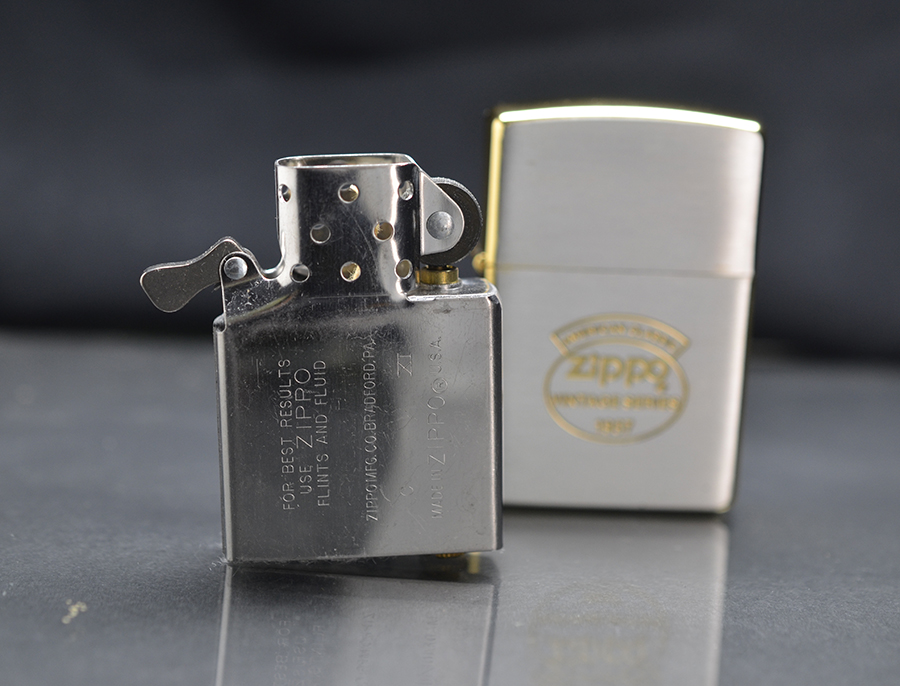Zippo 1995 mạ vàng logo hãng