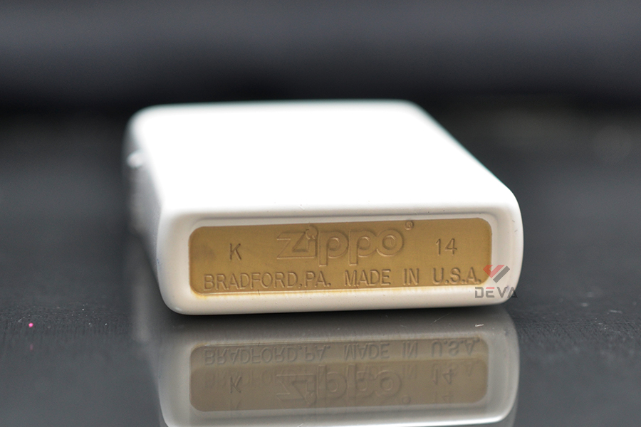 Zippo sơn trắng trơn