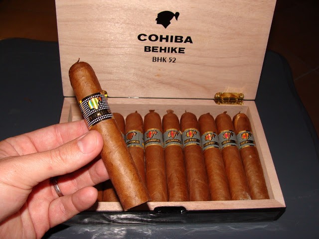 Lý do nên tặng sếp, đối tác dòng xì gà Cohiba đẳng cấp?