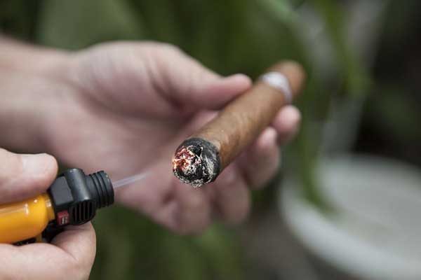 3 nguyên nhân khiến cigar cháy không đều lửa