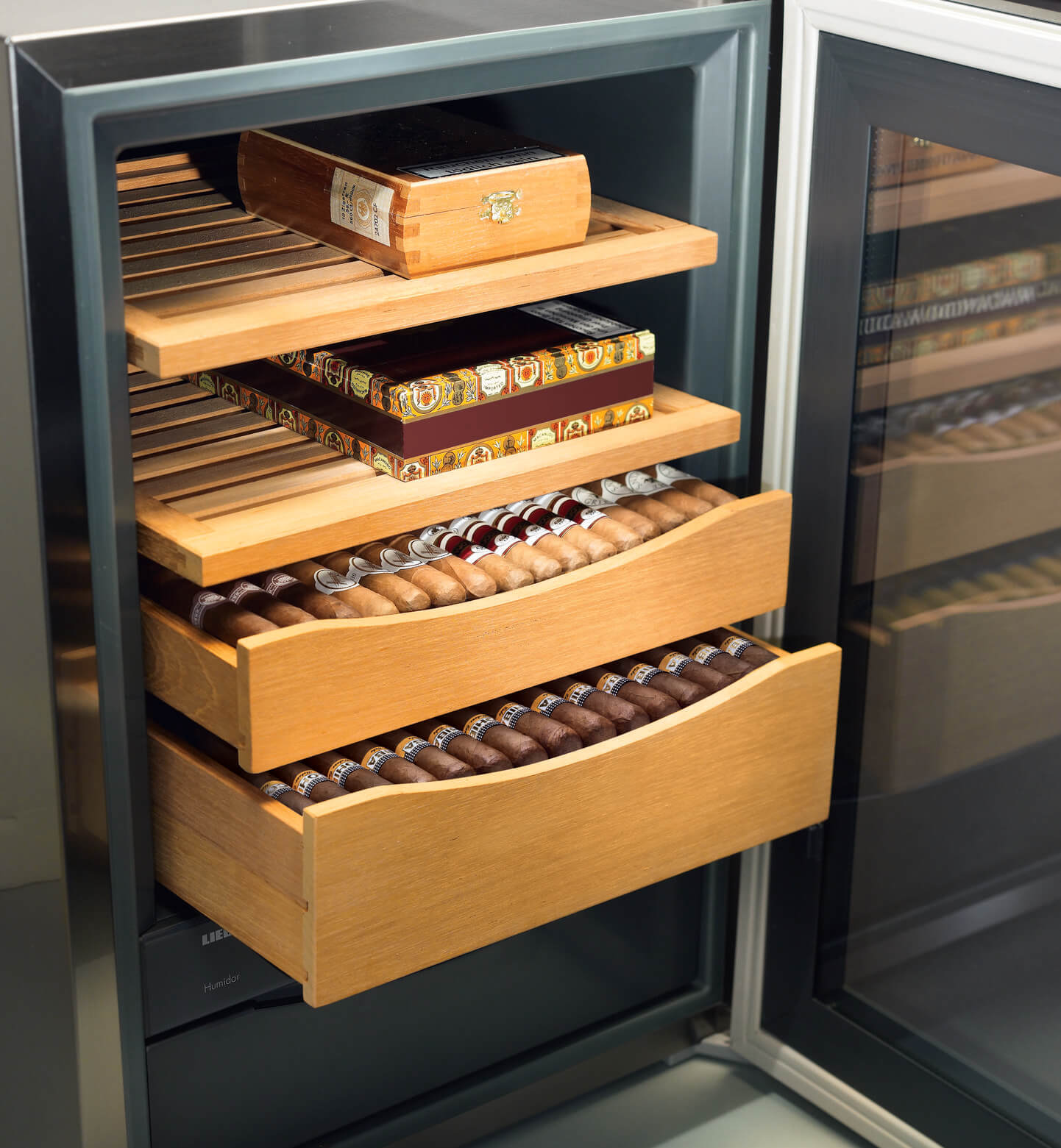 Hướng dẫn nuôi và ủ cigar trong tủ bảo quản tốt nhất