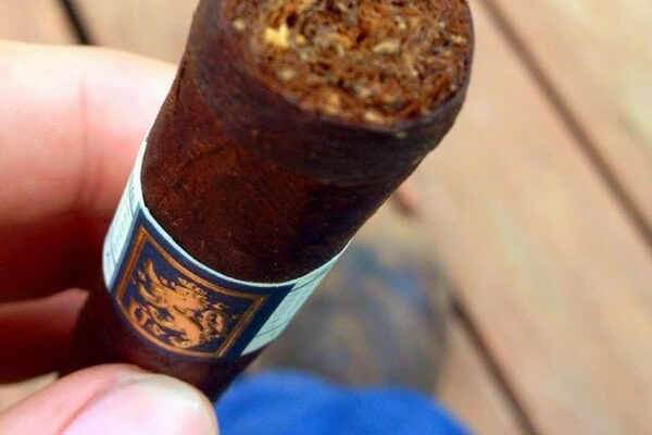 Xì gà là gì? Hút cigar có lợi hay có hại
