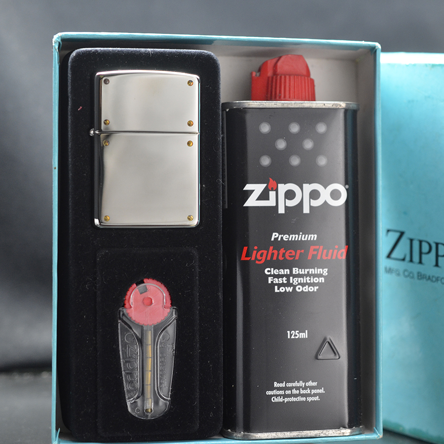 Bật lửa Set Zippo 1997 kèm bình xăng