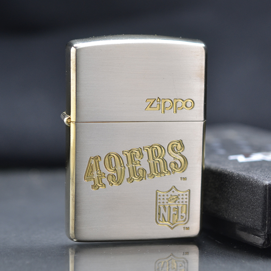 Zippo 1991 chữ dập mạ vàng mộc đáy chéo