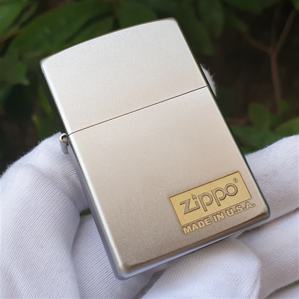 Bật lửa Zippo Satin khắc khắc logo Zippo ZPK89