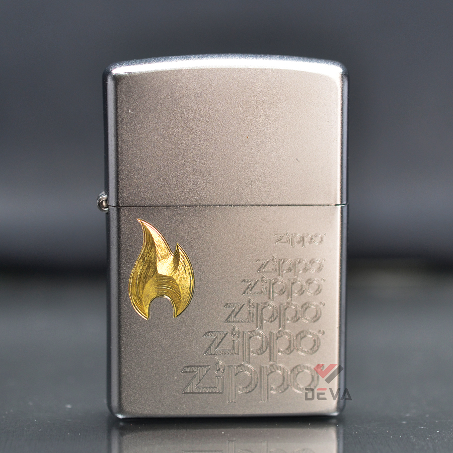 Zippo Satin Khắc Logo Zippo Ngọn Lửa Mạ Vàng