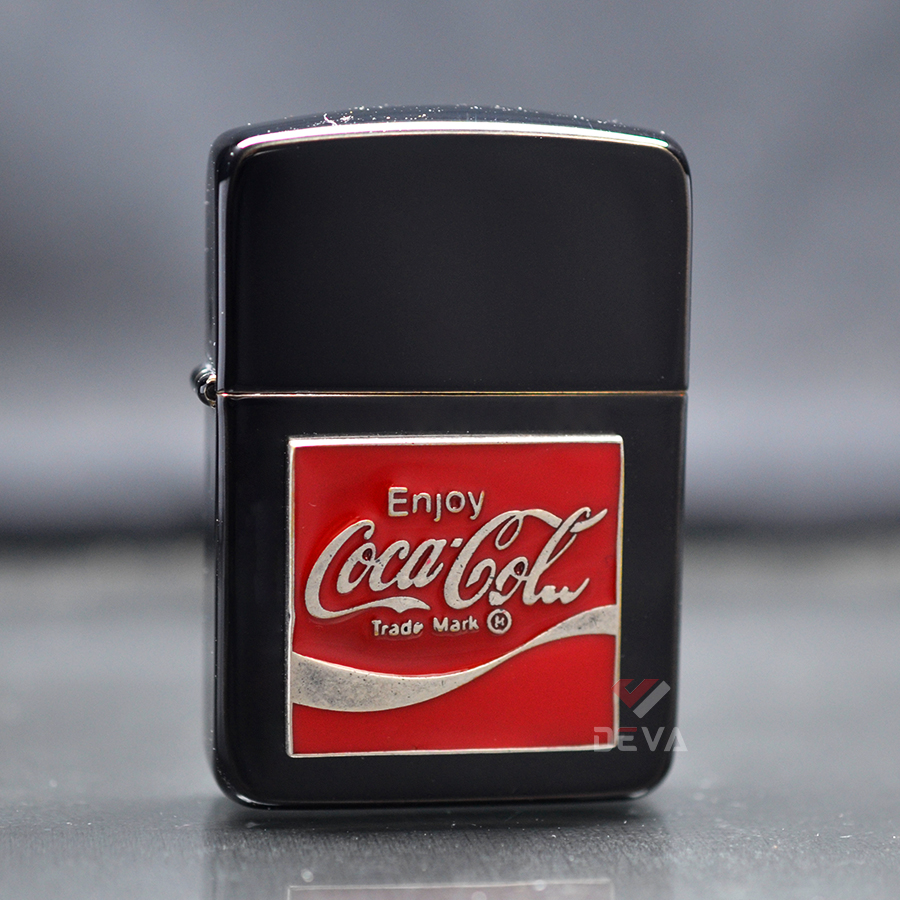 Zippo Tái Bản 1941 Đen Bóng Ốp Emblem Logo Coca-Cola